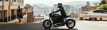Riding 2020 Livewire through city