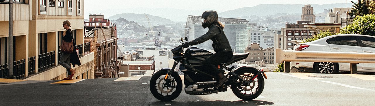 Riding 2020 Livewire through city