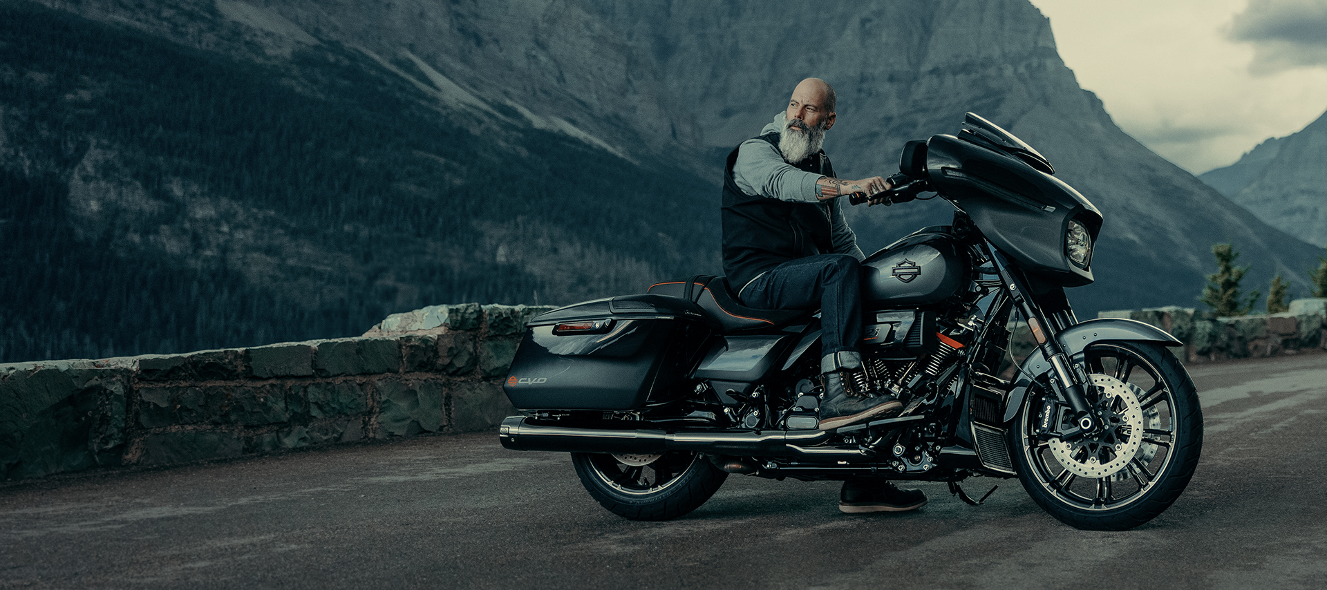 2025 Bikes Lifestyle Shot