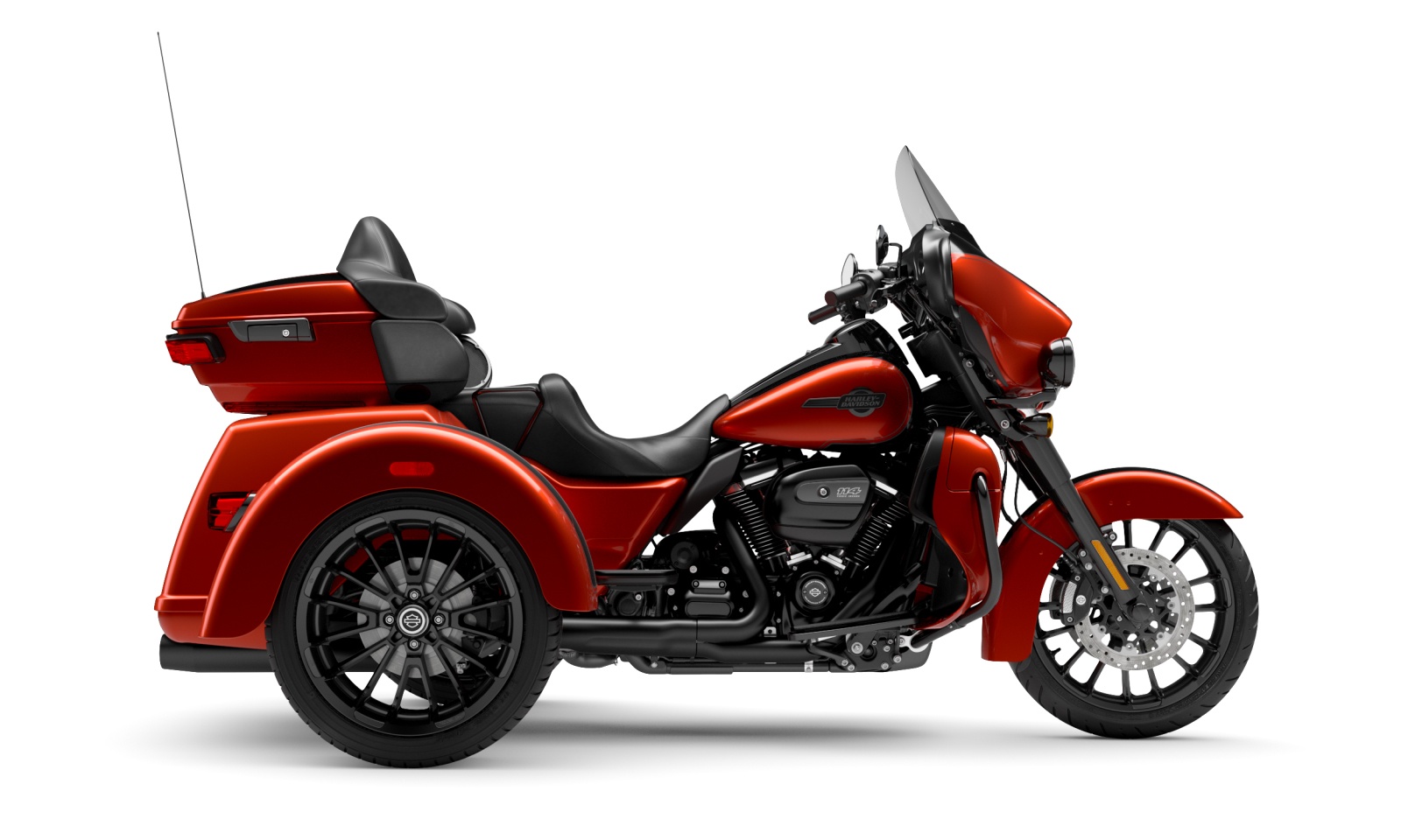2025-tri-glide-ultra-m50b-motorcycle